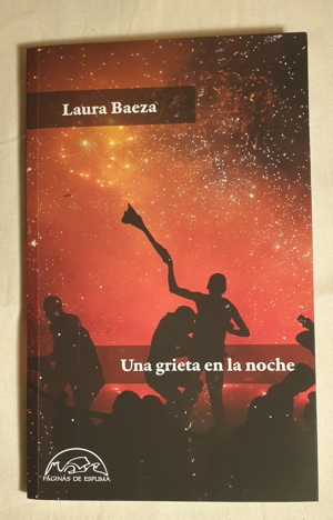 Reseña de "Una grieta en la noche" de Laura Baeza (Páginas de Espuma)