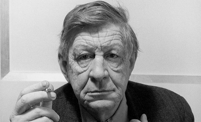 W.H. Auden fumando