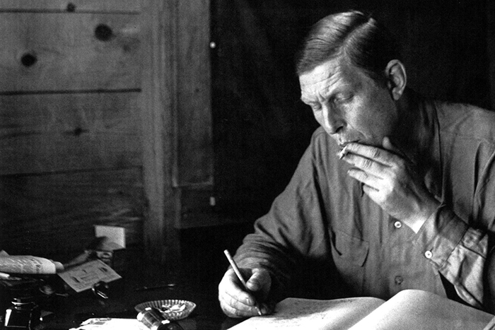 W.H. Auden escribiendo