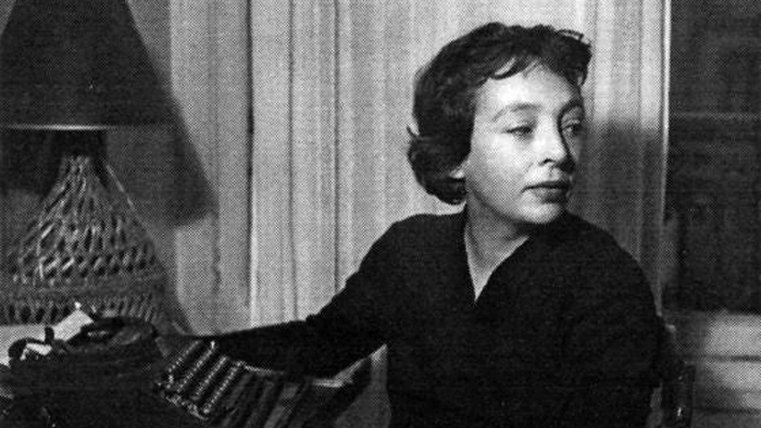 Marguerite Duras escribiendo